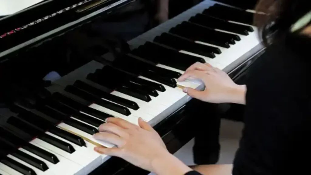 aprender piano en 15 minutos - Que hay que estudiar para ser pianista - pianistas - profesional en teclado